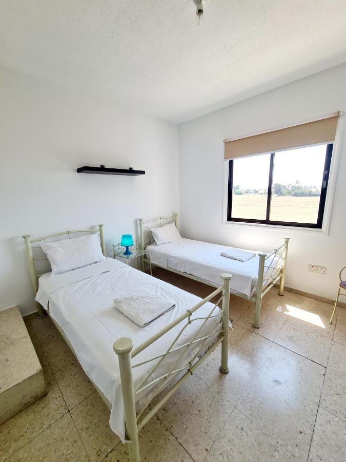 2 Bedroom Townhouse, Close To Paphos Harbour, Use Of Onsite Facilities מראה חיצוני תמונה